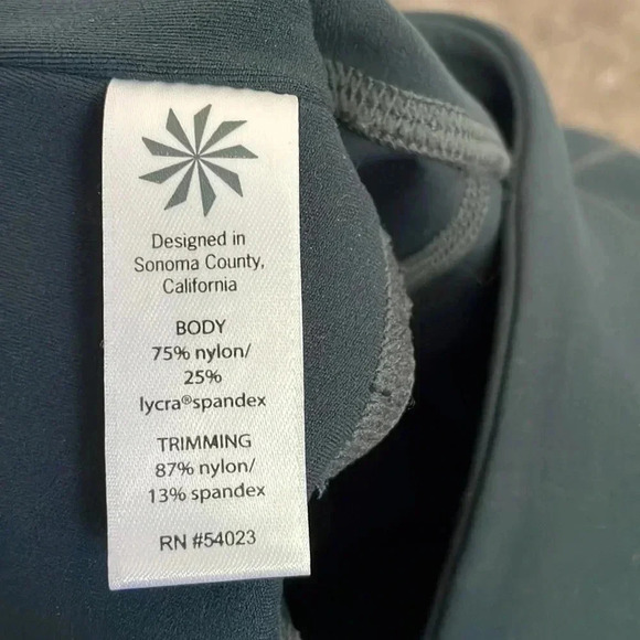 Athleta manta mesh Capri - Picture 9 of 9